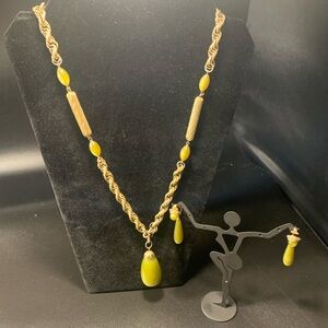 Chic Gold and light Green Necklace by